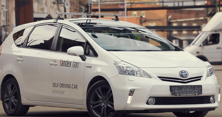 Видео дня: робомобиль «Яндекса» на дорогах Москвы