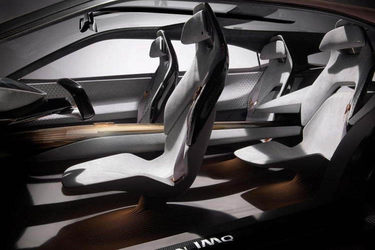 Nissan IMQ: концепт-кар с «умными» шинами и 33" дисплеем