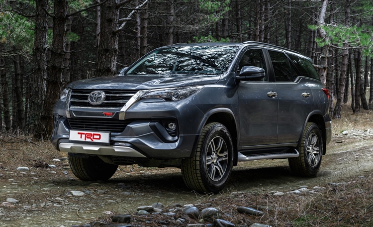Рамные внедорожники Toyota предстали в России в специальной версии TRD