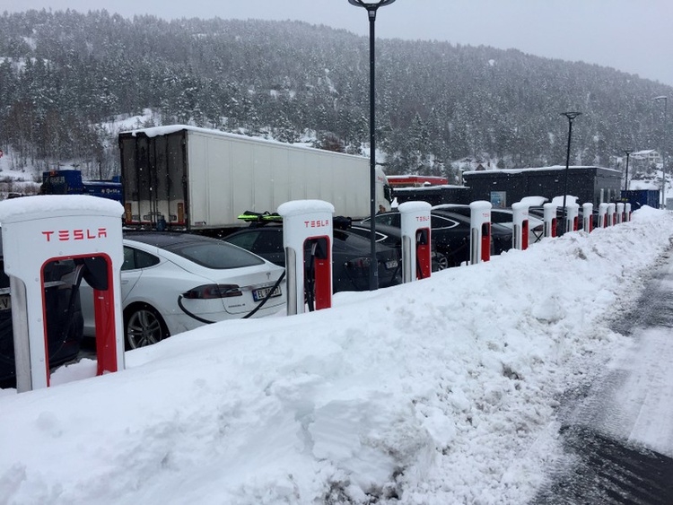 Благодаря Tesla электромобили в Норвегии заняли 58 % рынка