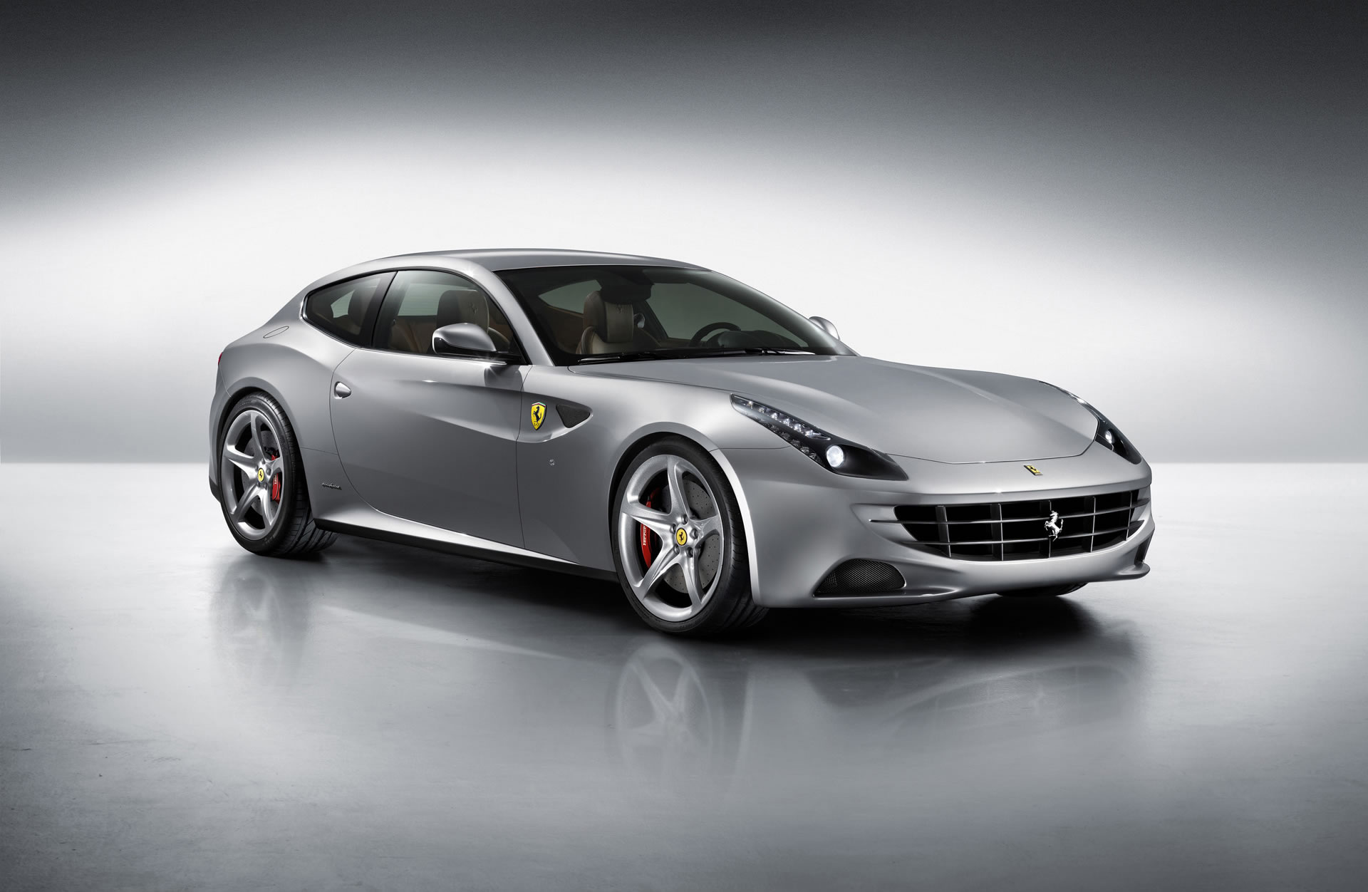 Ferrari FF - первенец среди универсалов фирмы