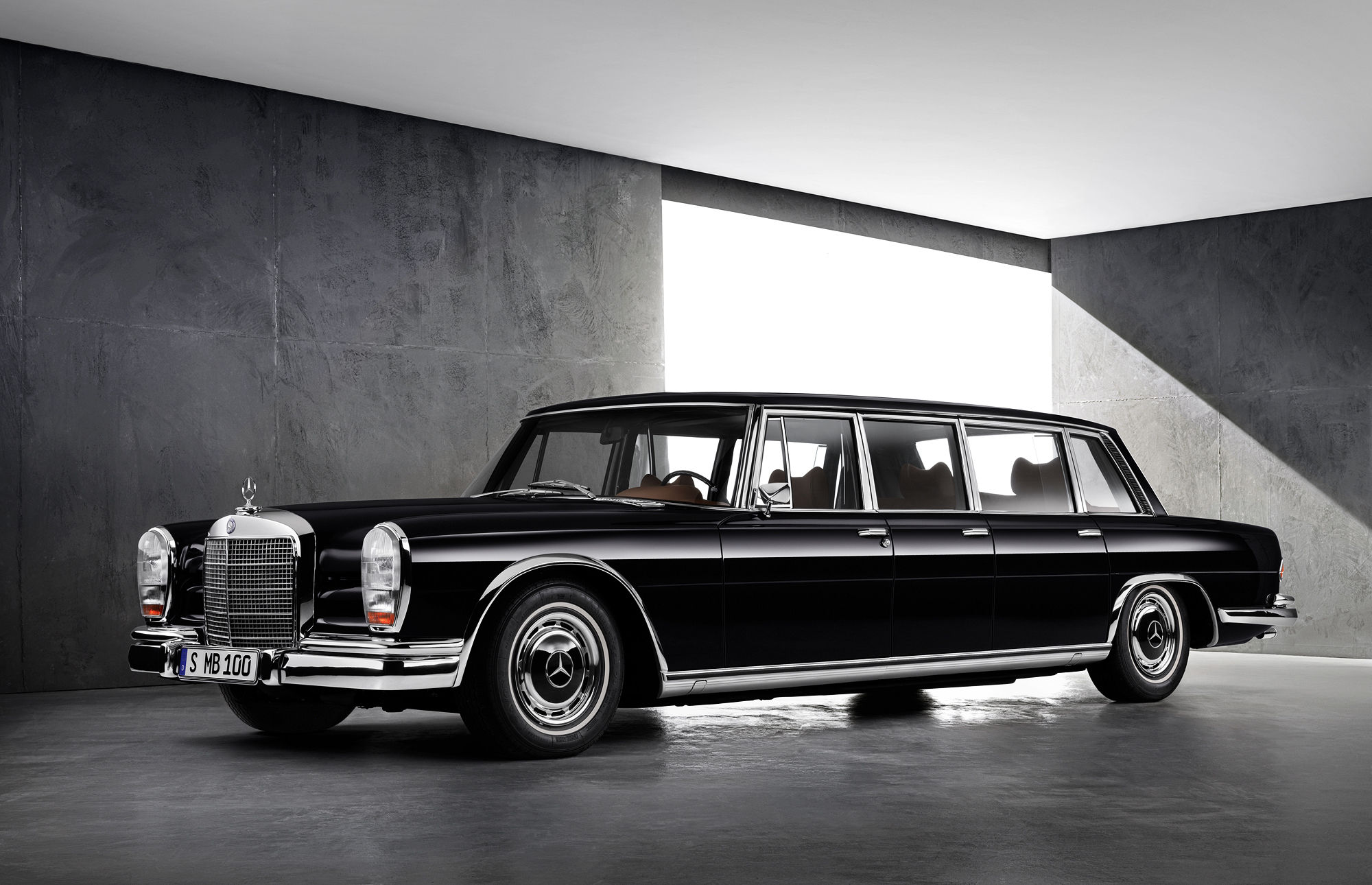Mercedes 600 Pullman (W100)