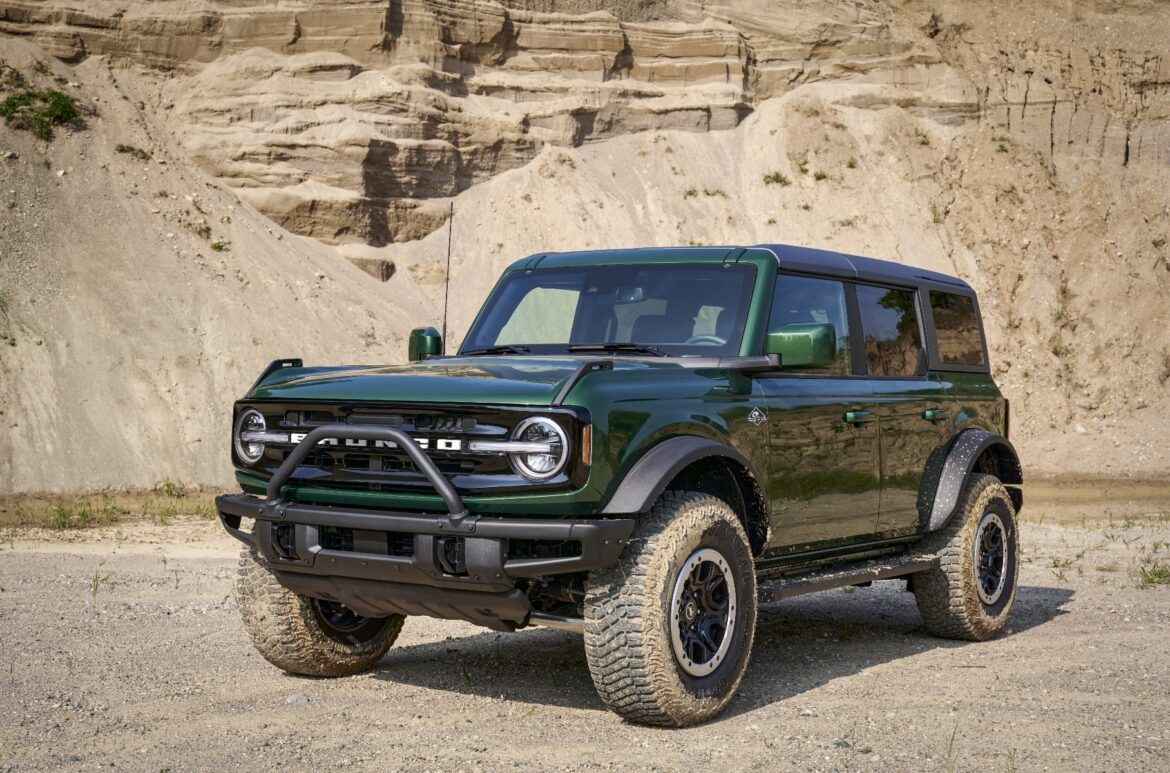 Ford Bronco начнут красить в цвет внедорожников первого поколения