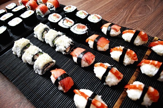 Роллы и суши